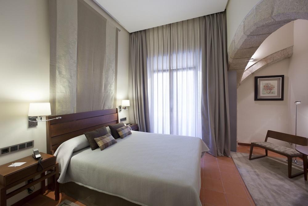 Parador De Caceres Bagian luar foto