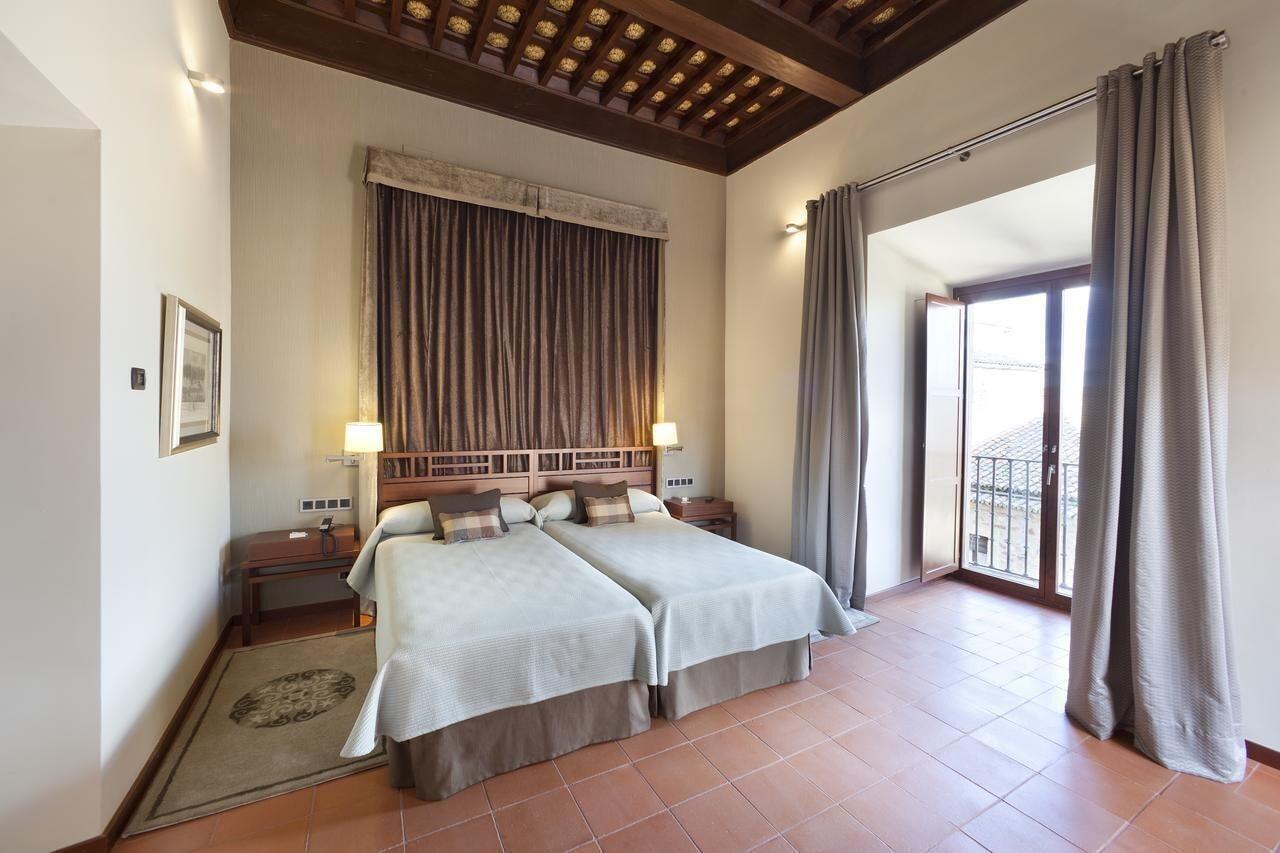 Parador De Caceres Bagian luar foto