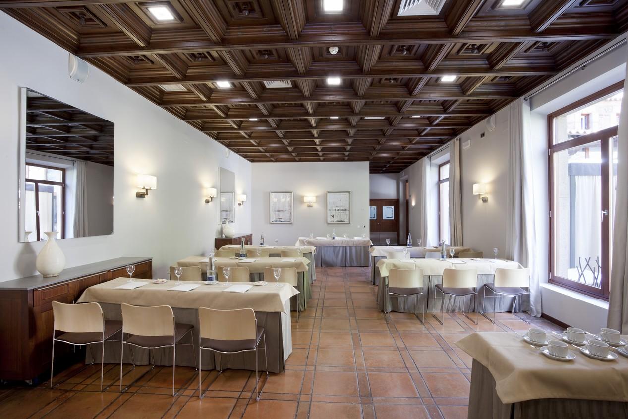 Parador De Caceres Bagian luar foto