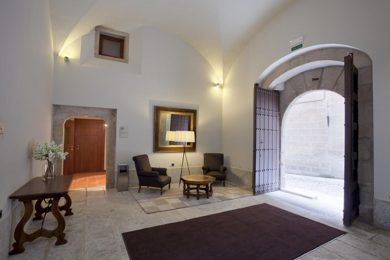 Parador De Caceres Bagian luar foto