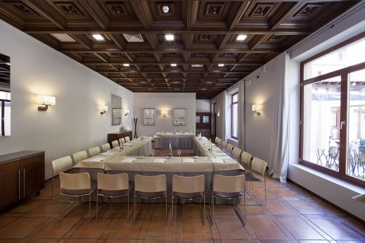Parador De Caceres Bagian luar foto