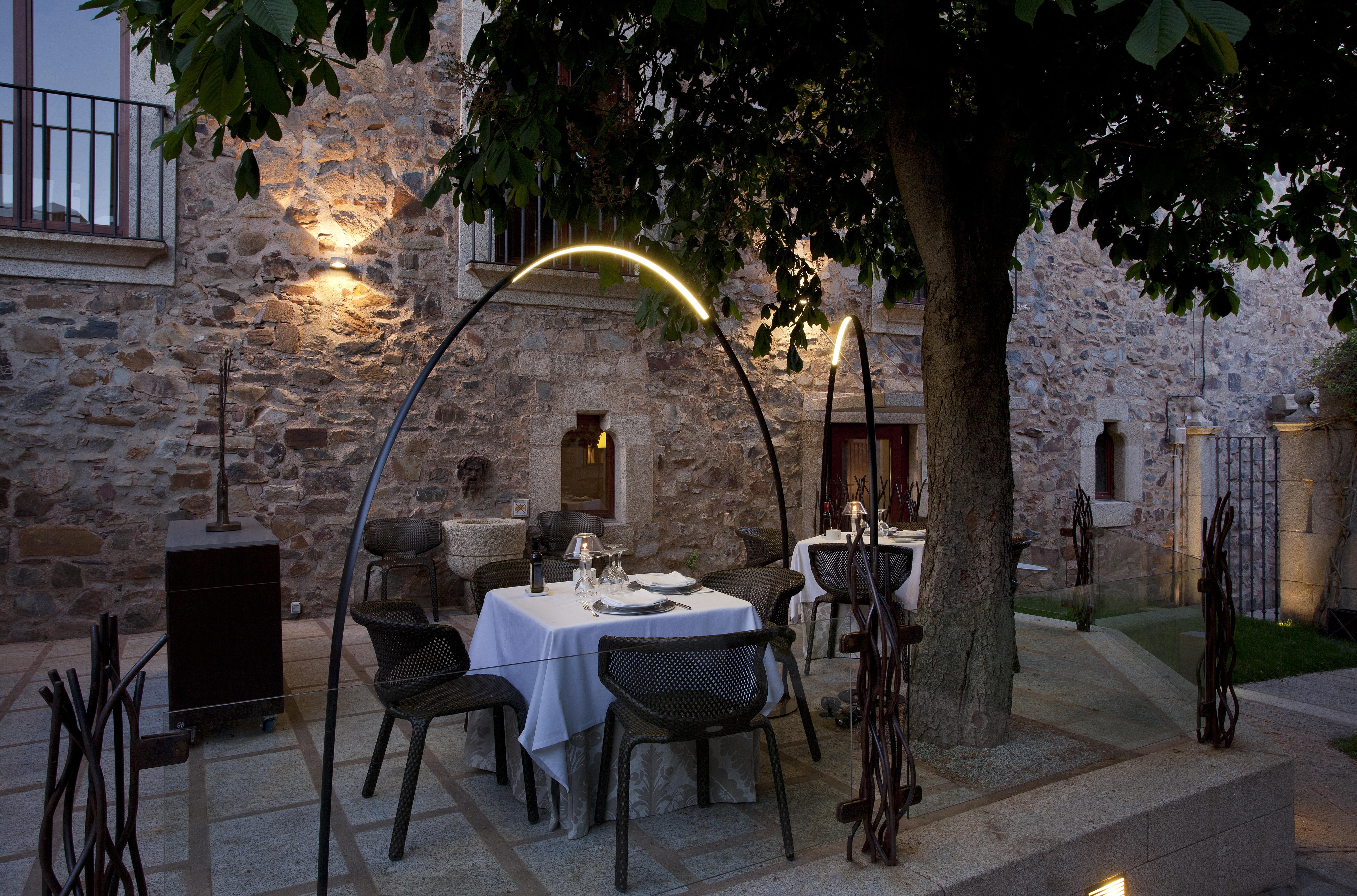 Parador De Caceres Bagian luar foto