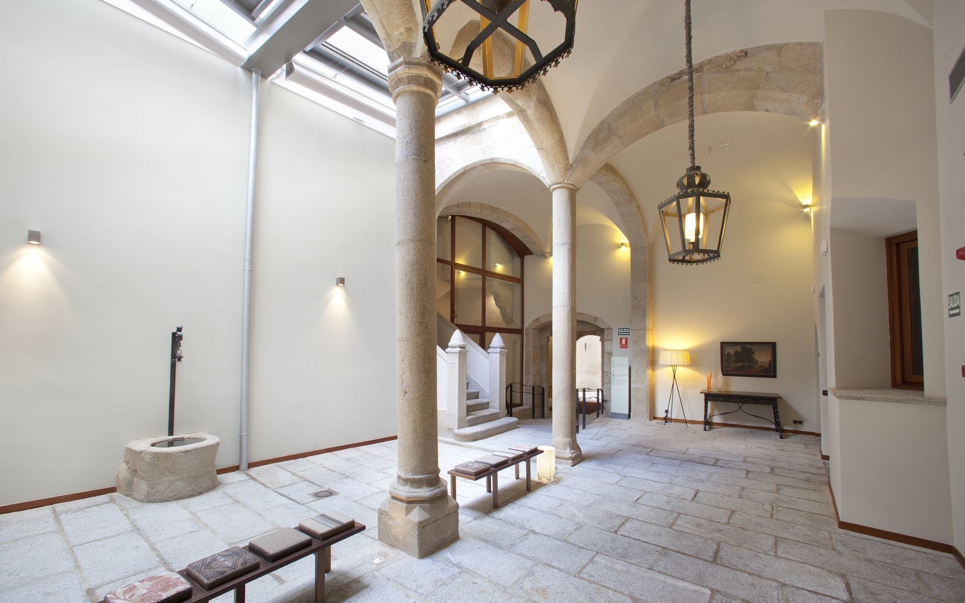 Parador De Caceres Bagian luar foto