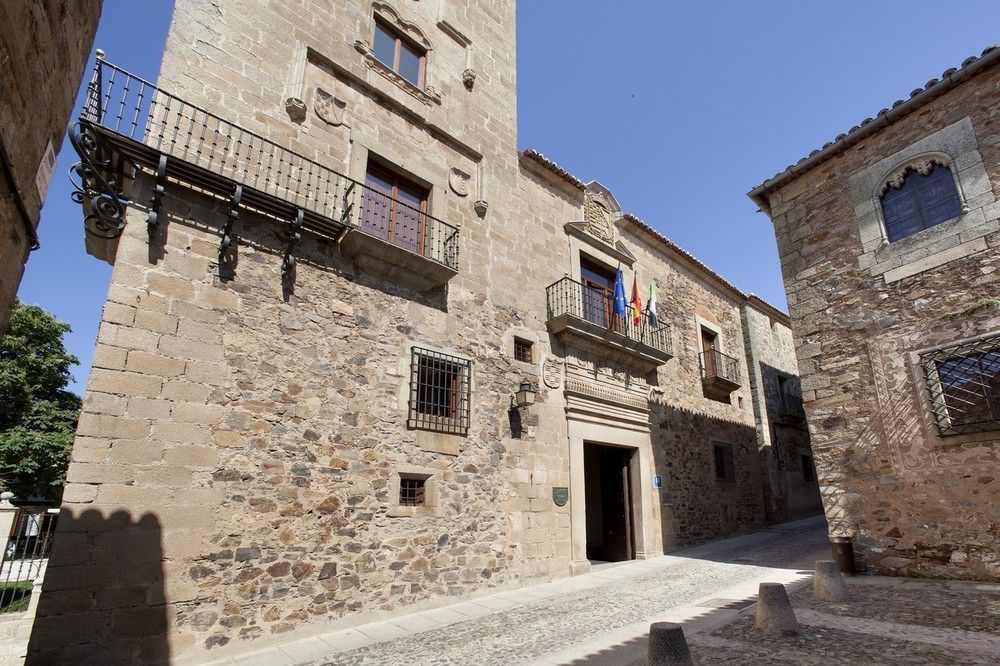 Parador De Caceres Bagian luar foto