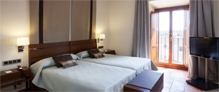Parador De Caceres Bagian luar foto
