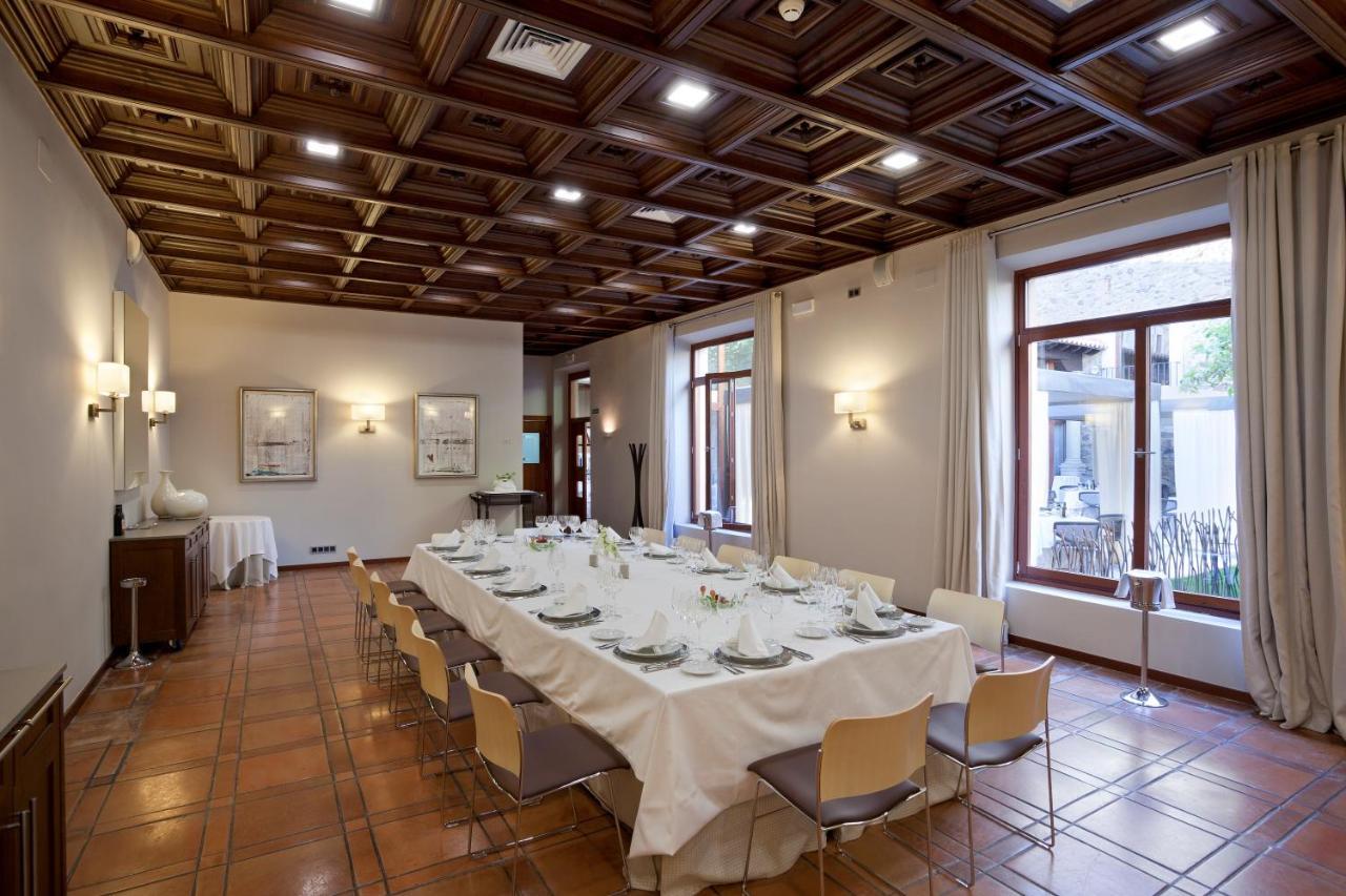 Parador De Caceres Bagian luar foto