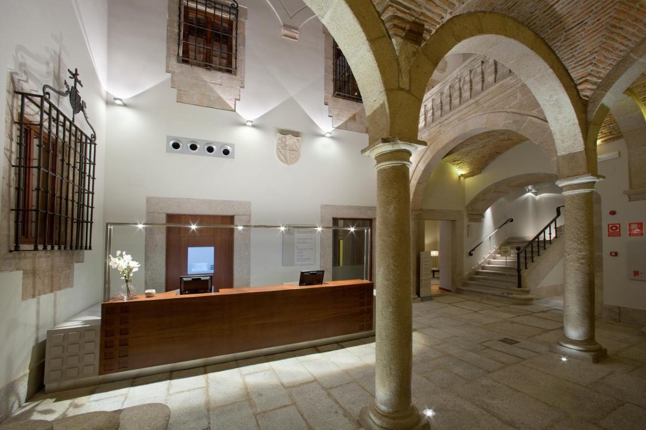 Parador De Caceres Bagian luar foto
