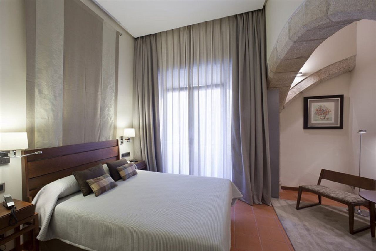 Parador De Caceres Bagian luar foto